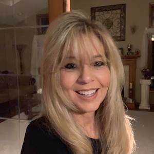 Meet your Posher, Debbie